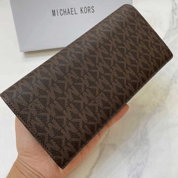 Michael Kors MK 十字紋防刮皮革翻蓋多卡位皮夾